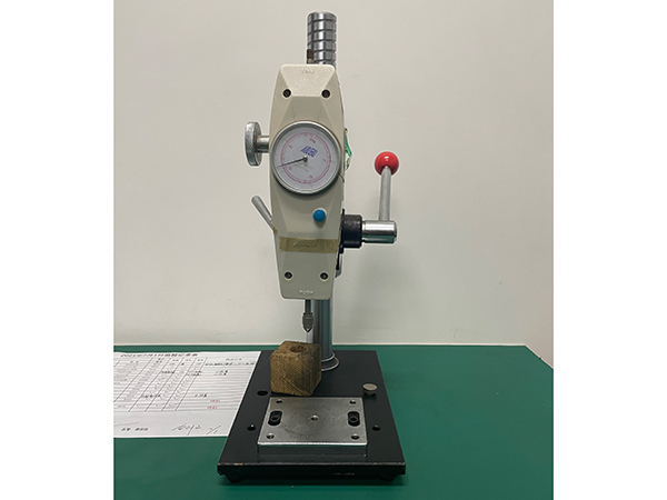 儀(yi)器(qi)設(she)備(bei)