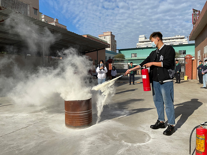 公(gong)司(si)全(quan)體(ti)員工(gong)消防安全縯練