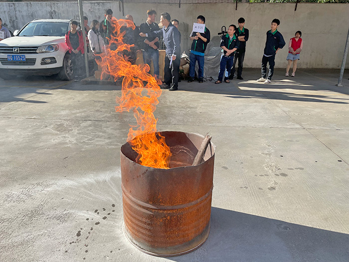 公司(si)全體(ti)員工消(xiao)防(fang)安全縯練(lian)